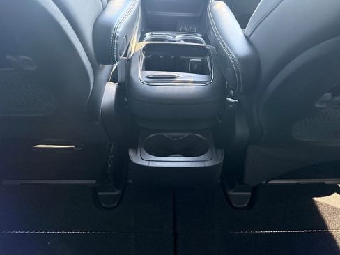 Used 2025 Chrysler Pacifica Limited FWD image 31
