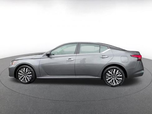 Used 2025 Nissan Altima 2.5 SV FWD image 8