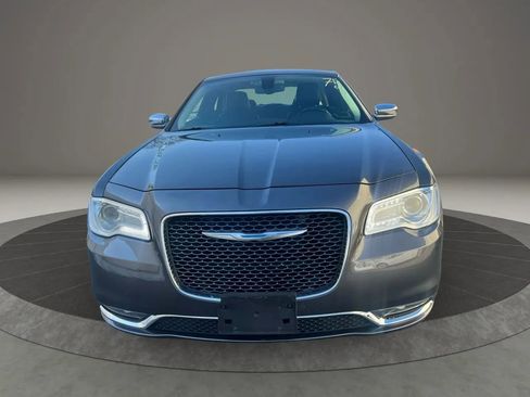 Used 2017 Chrysler 300 C image 2
