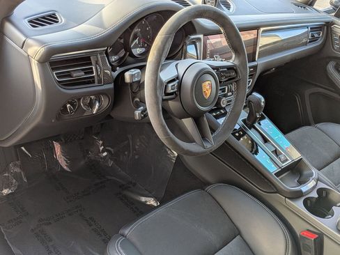 New 2026 Porsche Macan GTS image 4