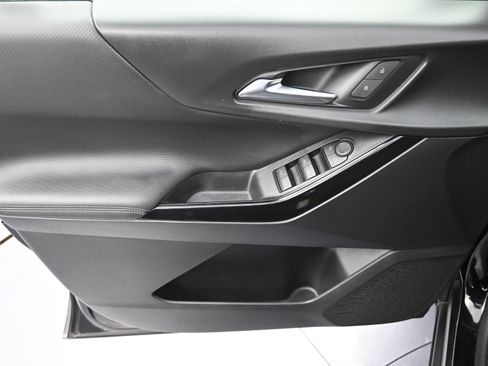 Used 2025 Chevrolet Equinox LT w/ Safety and Technology Package image 23