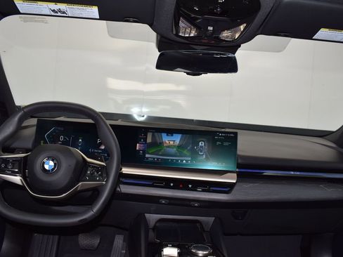 Certified 2025 BMW 530i xDrive w/ Premium Package image 19