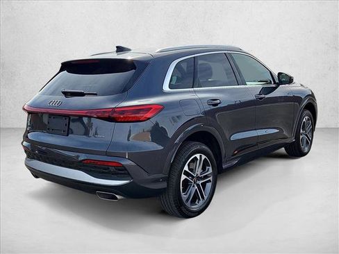 Certified 2025 Audi Q5 Premium w/ Convenience Package AWD/4WD image 5