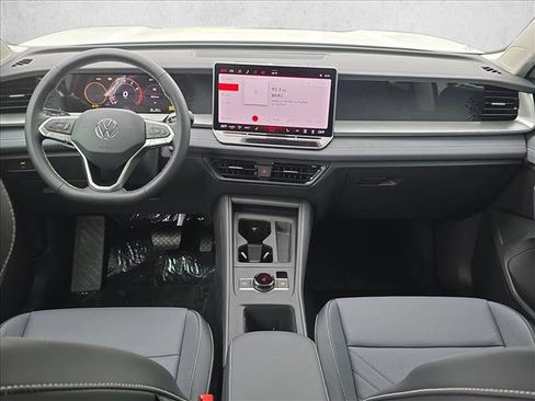 New 2026 Volkswagen Tiguan SE FWD image 19