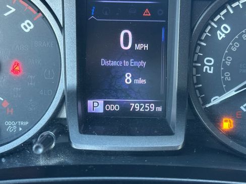 Used 2019 Toyota Tacoma TRD Sport image 28