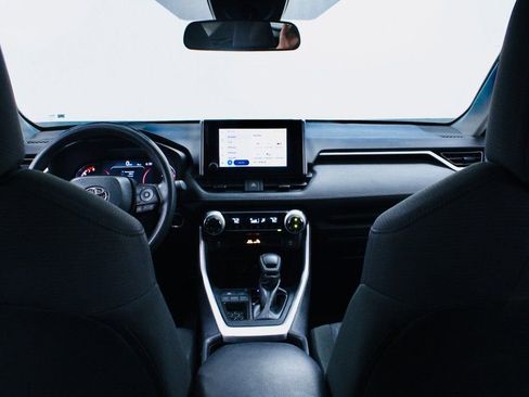 Used 2025 Toyota RAV4 XLE image 21