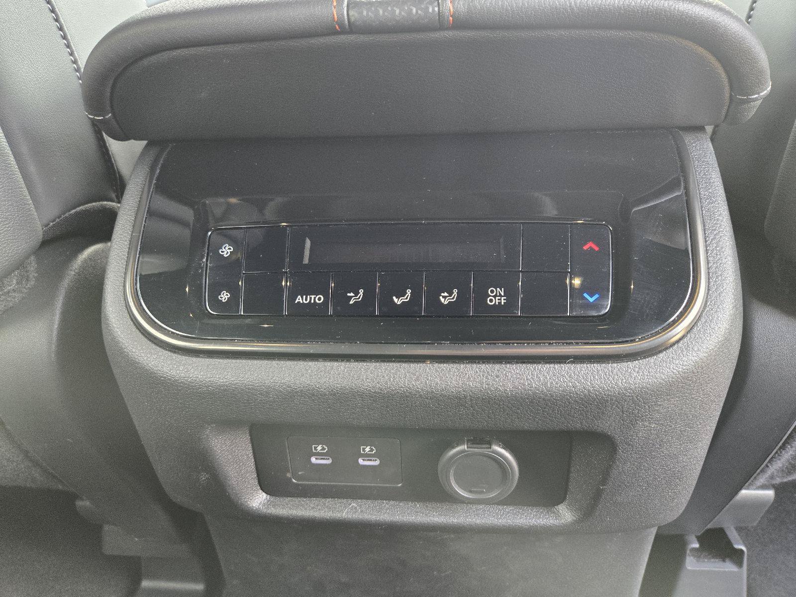 Used 2025 Nissan Armada PRO-4X AWD/4WD image 30