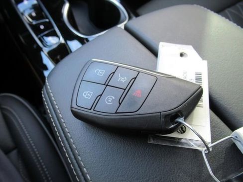 Used 2023 Buick Envision Avenir image 36