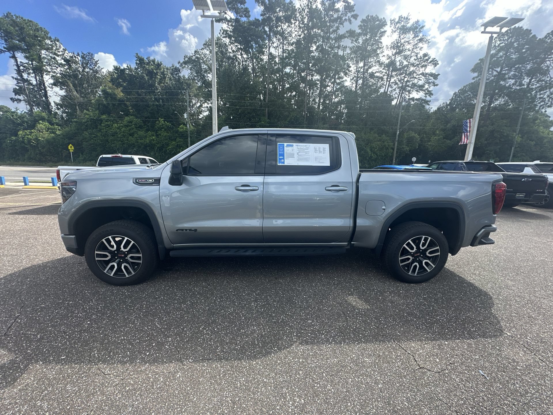 Used 2024 GMC Sierra 1500 AT4 w/ Technology Package AWD/4WD image 13
