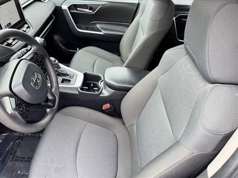 Used 2025 Toyota RAV4 XLE AWD/4WD image 10