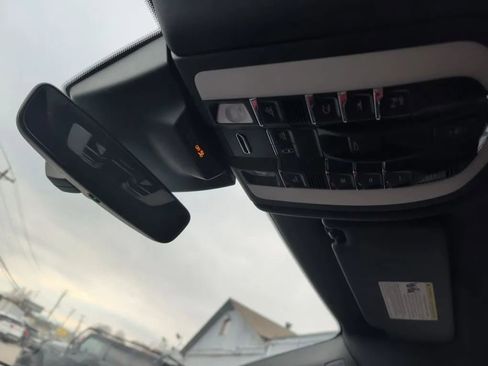 Used 2021 Porsche Macan Sport Edition w/ Premium Package image 19