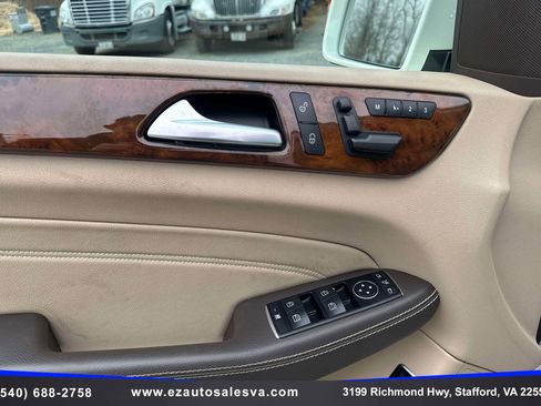 Used 2014 Mercedes-Benz ML 350 ML 350 4MATIC Sport Utility 4D w/ Premium 1 Package image 19