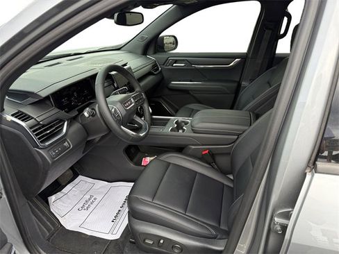 Used 2024 GMC Acadia Elevation image 9