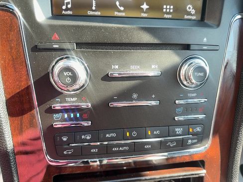 Used 2016 Lincoln Navigator Select AWD/4WD image 25
