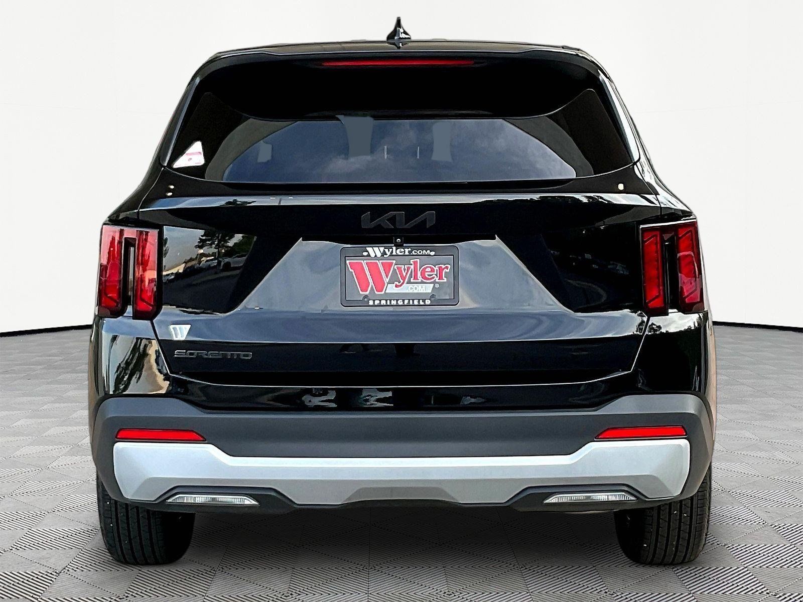 Used 2025 Kia Sorento LX FWD image 5