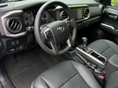 Used 2021 Toyota Tacoma Limited AWD/4WD image 4