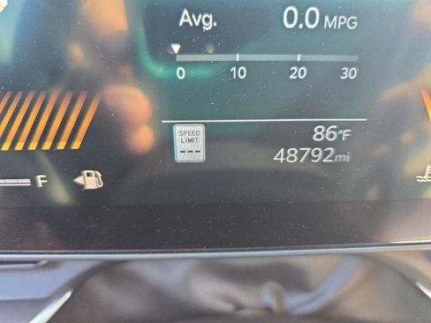 Used 2025 Kia Carnival FWD image 25