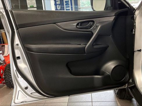 Used 2020 Nissan Rogue S AWD/4WD image 9