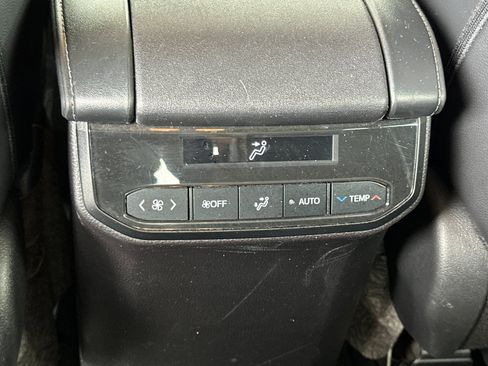 Certified 2024 Toyota Highlander XLE image 16