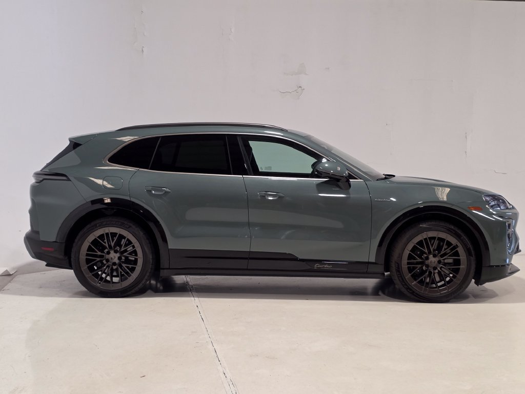 Certified 2026 Porsche Cayenne Turbo AWD/4WD image 8