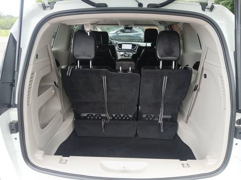 Used 2023 Chrysler Pacifica Touring-L FWD image 24