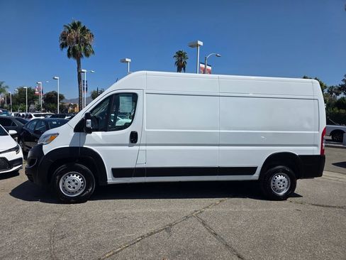 Used 2025 RAM ProMaster 2500 w/ Convenience Group FWD image 9