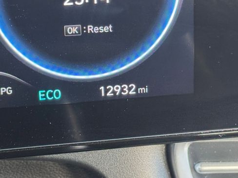 Used 2025 Hyundai Elantra Limited image 41