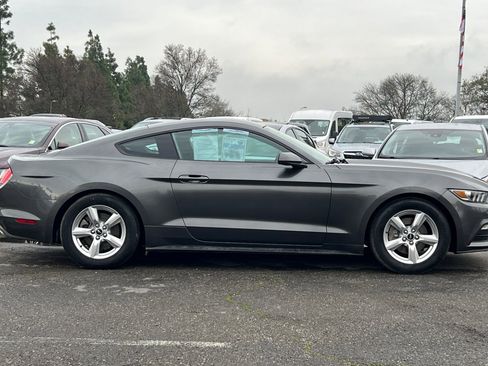 Used 2015 Ford Mustang Coupe image 3