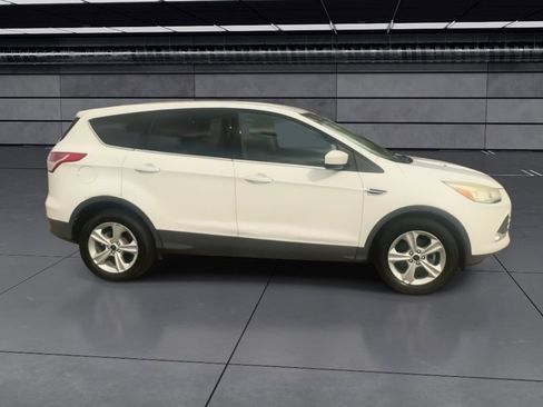 Used 2016 Ford Escape SE image 3