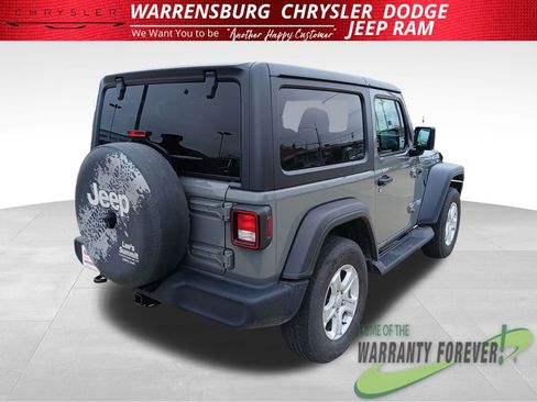 Used 2018 Jeep Wrangler Sport image 3
