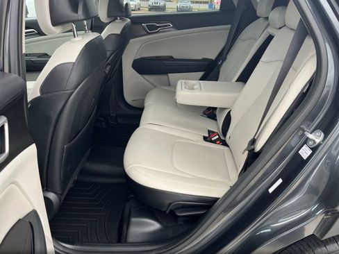 Used 2024 Kia Sportage EX image 7