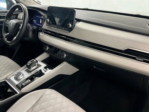 Used 2024 Mitsubishi Outlander 4WD Plug-In Hybrid image 25