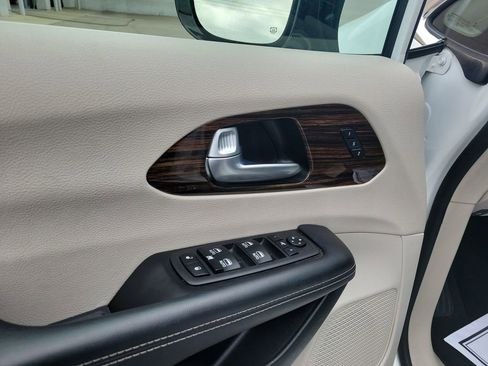 Used 2023 Chrysler Pacifica Limited FWD image 20
