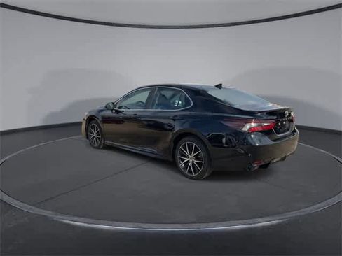 Used 2023 Toyota Camry SE image 6