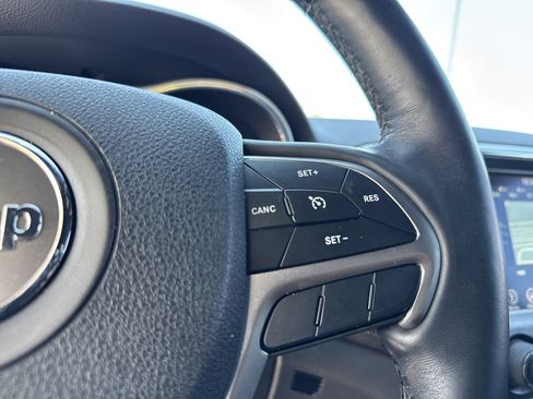 Used 2018 Jeep Grand Cherokee Altitude AWD/4WD image 20