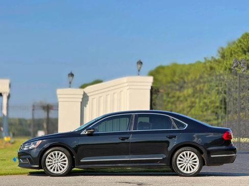 Used 2016 Volkswagen Passat 1.8T SE FWD image 7
