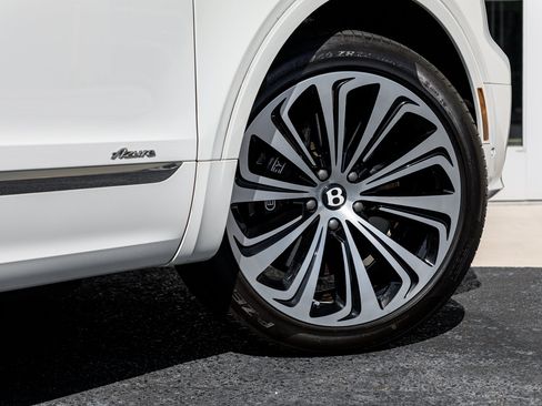 Certified 2023 Bentley Bentayga AWD/4WD image 19