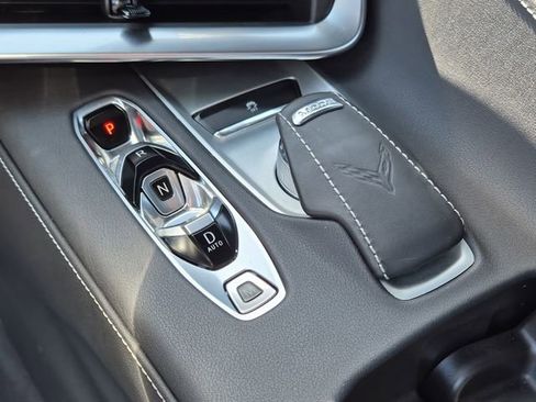 Used 2021 Chevrolet Corvette Stingray Convertible w/ Z51 Performance Package image 28