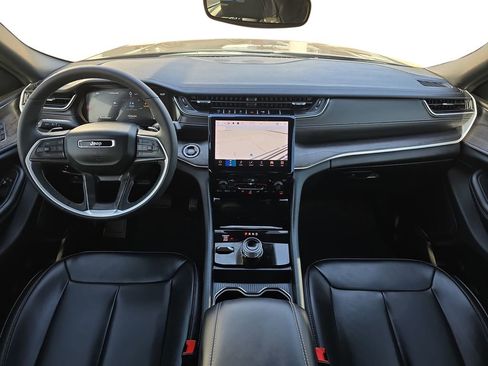 Used 2024 Jeep Grand Cherokee Limited w/ Black Appearance Package image 9