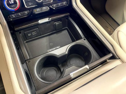 Used 2021 GMC Yukon Denali w/ Denali Premium Package image 30