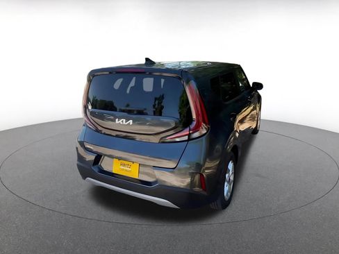 Used 2025 Kia Soul LX w/ LX Technology Package FWD image 16