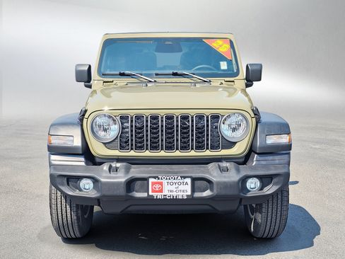 Used 2025 Jeep Wrangler Sport AWD/4WD image 6
