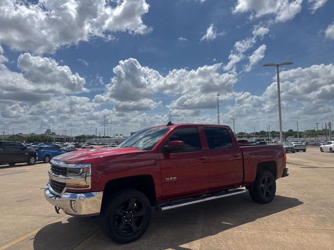 Used 2018 Chevrolet Silverado 1500 LT w/ Texas Edition image 11