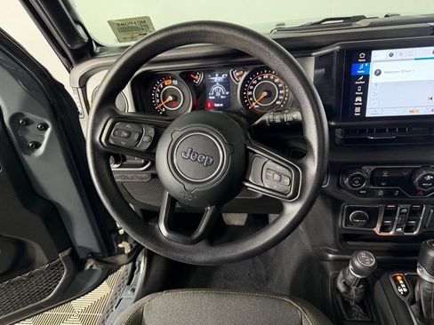 Used 2025 Jeep Wrangler Sport image 15