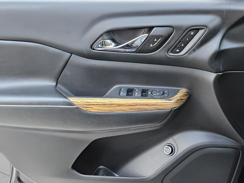 Used 2017 GMC Acadia Denali image 27