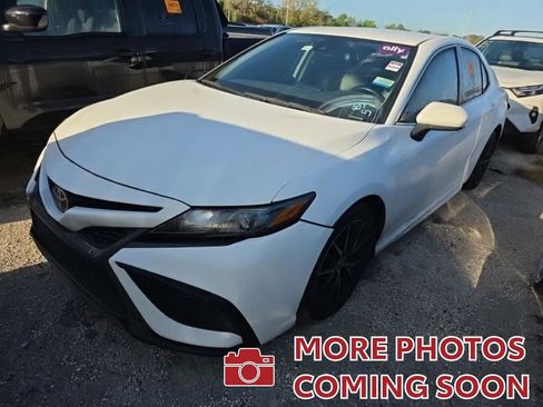 Used 2021 Toyota Camry SE image 1