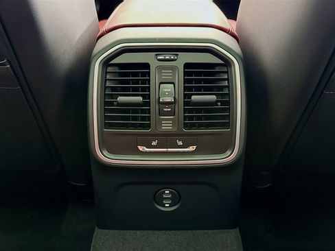 New 2026 Porsche Macan image 28