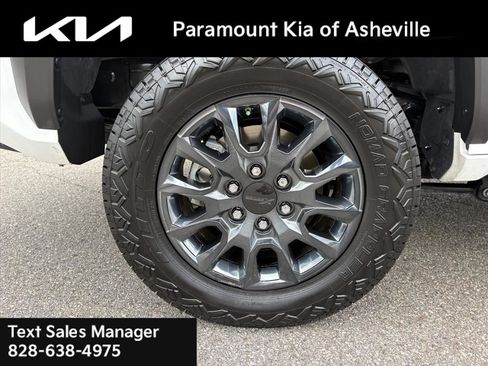Used 2025 Toyota 4Runner SR5 RWD image 30