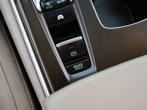 Used 2018 Honda Accord EX image 28