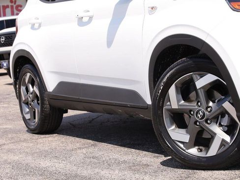 Used 2026 Hyundai Venue SEL FWD image 3